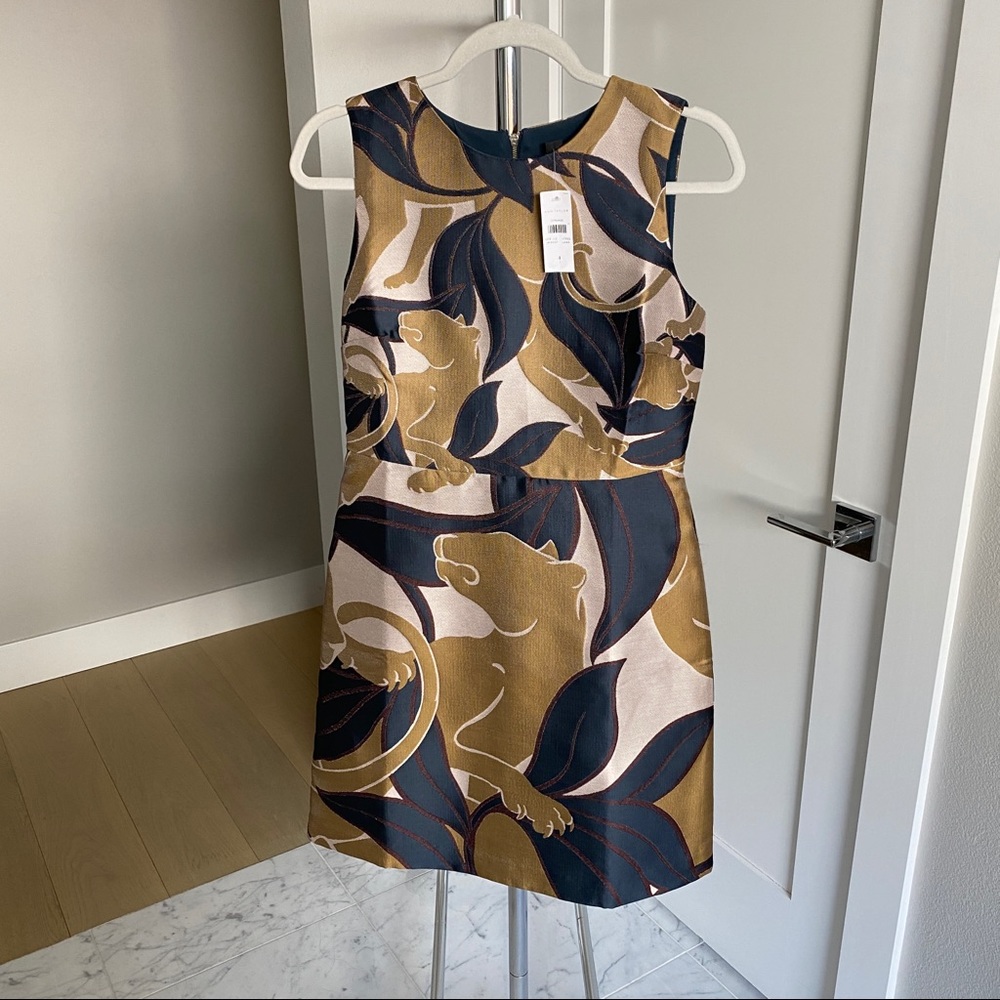 Thick satin dress with rich color